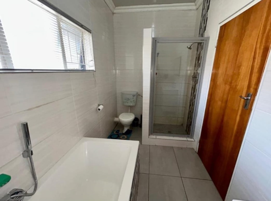 4 Bedroom Property for Sale in Carters Glen Northern Cape